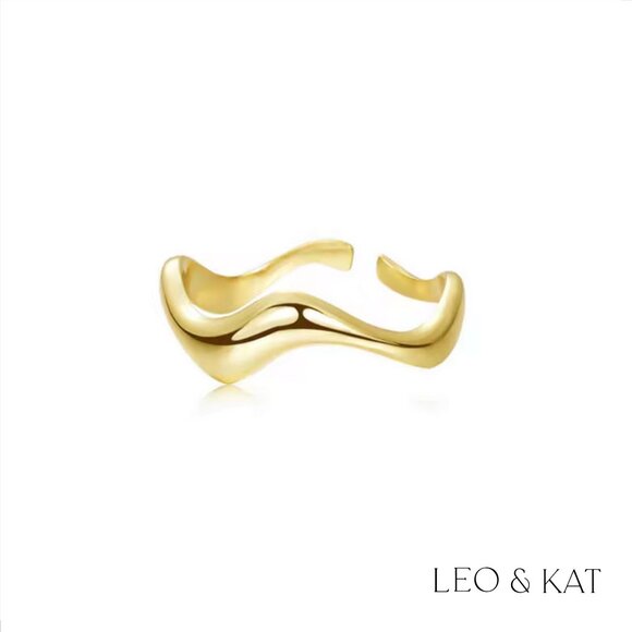 Gold Wavy Adjustable Ring. - Picture 2 of 4